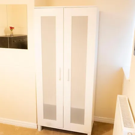 Large & Homely House Near City Centre, Sleeps 5 ! *